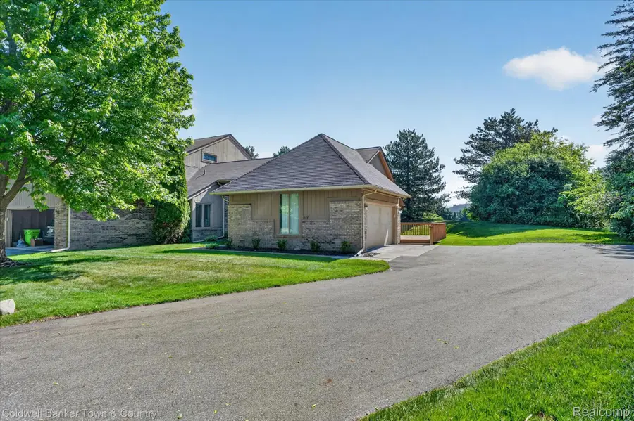 6172 Westbrooke Drive, West Bloomfield, MI 48322 - #2