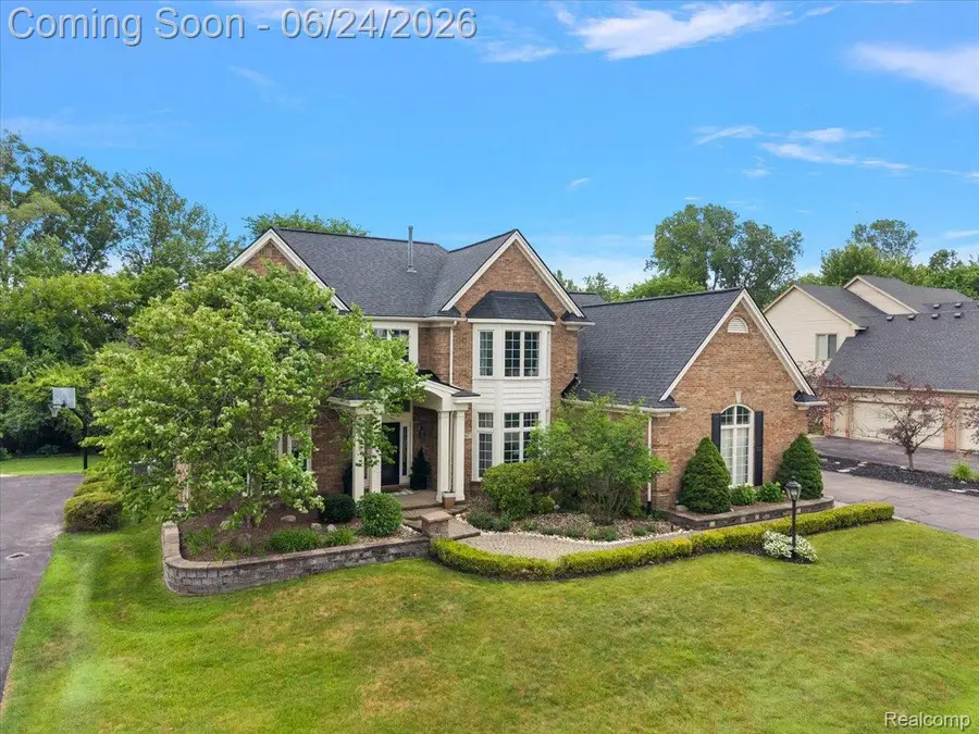 40067 Woodside Drive S, Northville, MI 48168 - #2