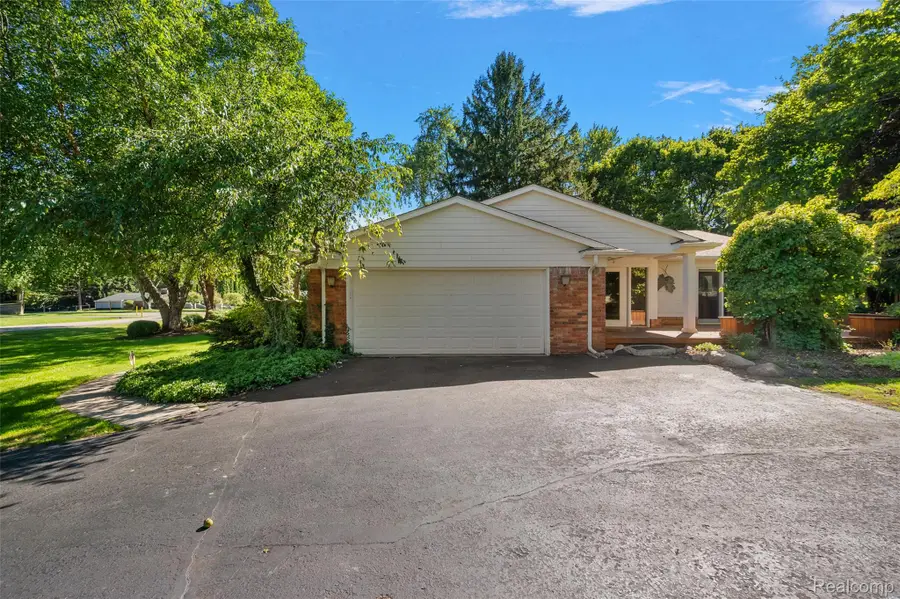 5504 Westwood Lane, Bloomfield Hills, MI 48301 - #3