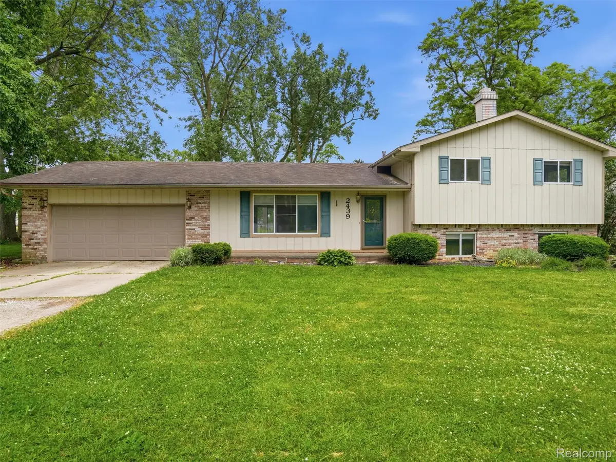 2439 N Long Lake Road, Fenton, MI 48430 - #1