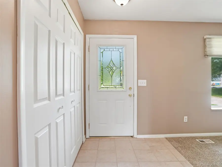 2439 N Long Lake Road, Fenton, MI 48430 - #2