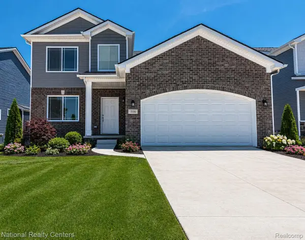53182 Woodland Meadows, Chesterfield, MI 48047