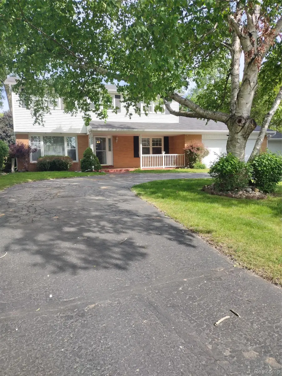3209 Lakeside Drive, Utica, MI 48316 - #2
