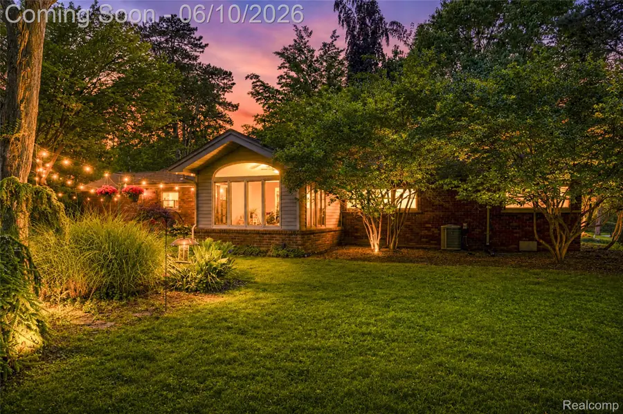 3887 Stonecrest Road, West Bloomfield, MI 48322 - #3