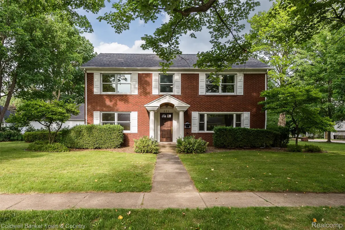 221 S Tompkins Street, Howell, MI 48843 - #1