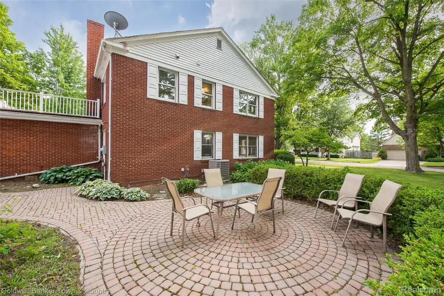 221 S Tompkins Street, Howell, MI 48843 - #3