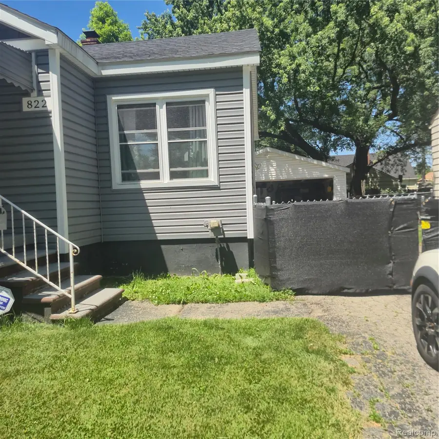 822 Crawford Street, Flint, MI 48507 - #3