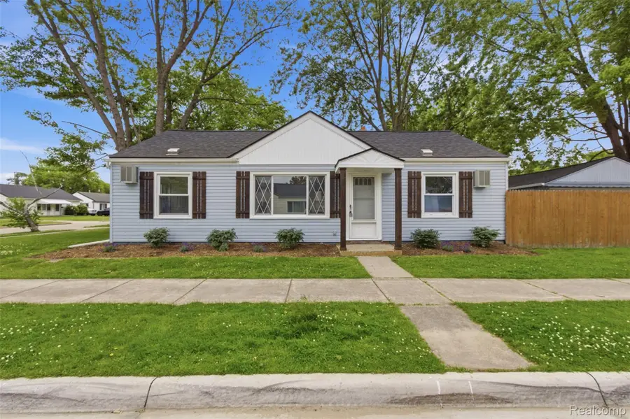 26375 Waldorf Street, Roseville, MI 48066 - #2