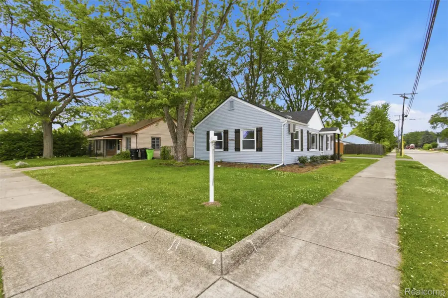 26375 Waldorf Street, Roseville, MI 48066 - #3