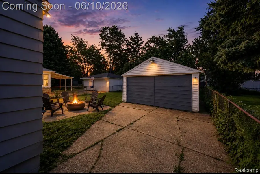 23809 Normandy Avenue, Eastpointe, MI 48021 - #2