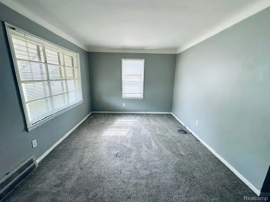 9213 Plainview Avenue, Detroit, MI 48228 - #2