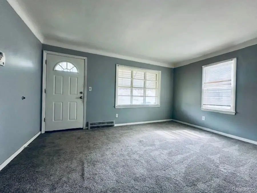 9213 Plainview Avenue, Detroit, MI 48228 - #3