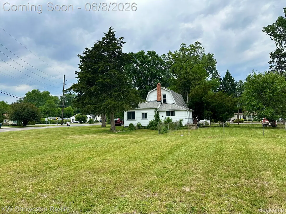 1634 S Commerce Road, Walled Lake, MI 48390 - #1