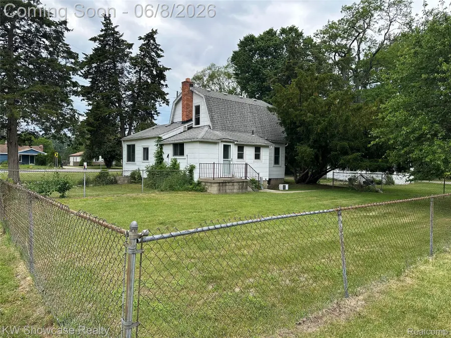 1634 S Commerce Road, Walled Lake, MI 48390 - #2