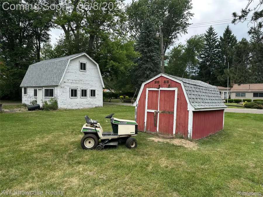 1634 S Commerce Road, Walled Lake, MI 48390 - #3
