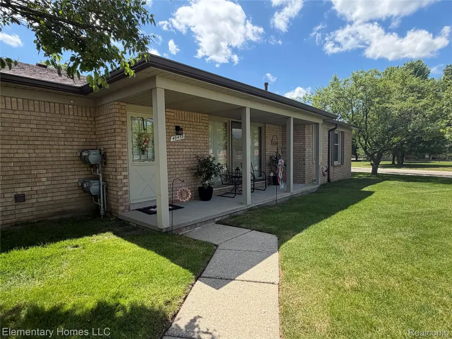 49459 Tarrytown Court, Utica, MI 48315 - #2