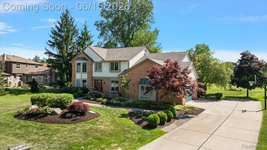 37125 Fox Glen, Farmington Hills, MI 48331 - #2