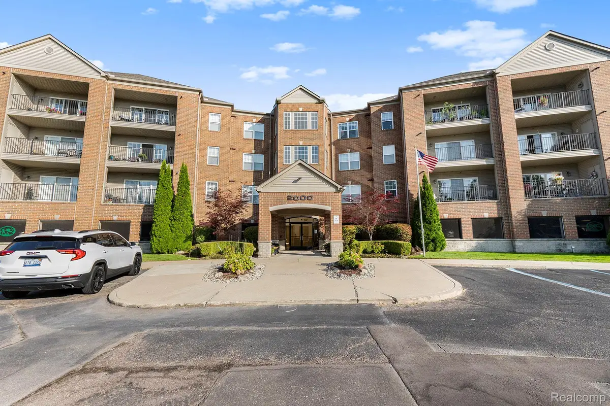 2104 Country Club Drive, Saint Clair Shores, MI 48082 - #1
