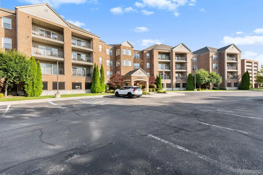 2104 Country Club Drive, Saint Clair Shores, MI 48082 - #2