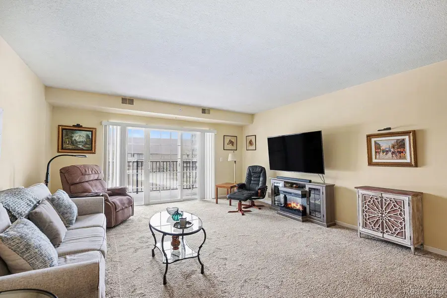 2104 Country Club Drive, Saint Clair Shores, MI 48082 - #3