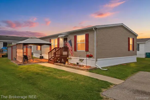 9542 Foxwell Circle, Fenton, MI 48430