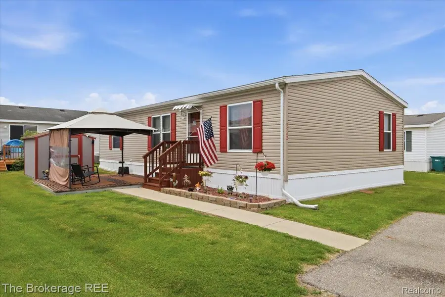 9542 Foxwell Circle, Fenton, MI 48430 - #2