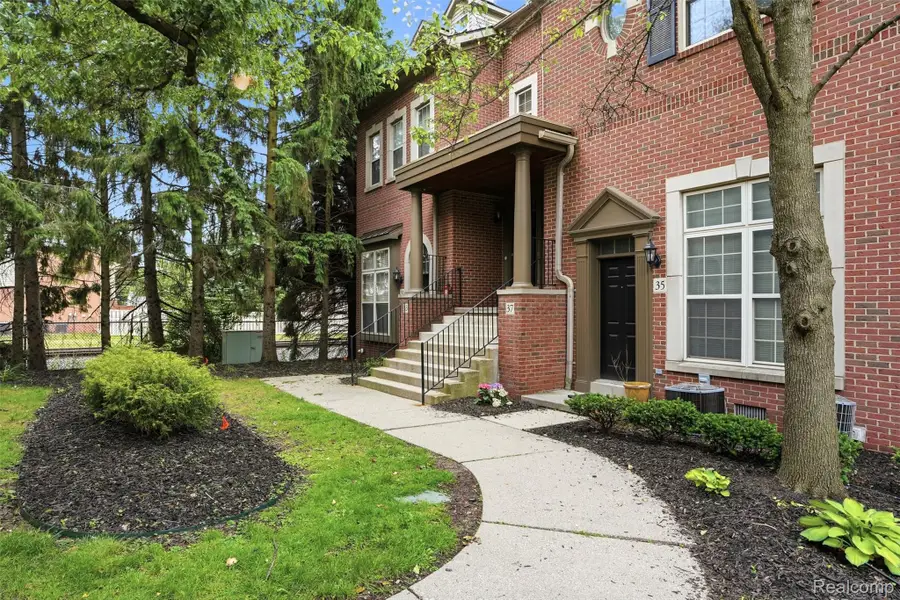 37 W Village Lane, Dearborn, MI 48124 - #2