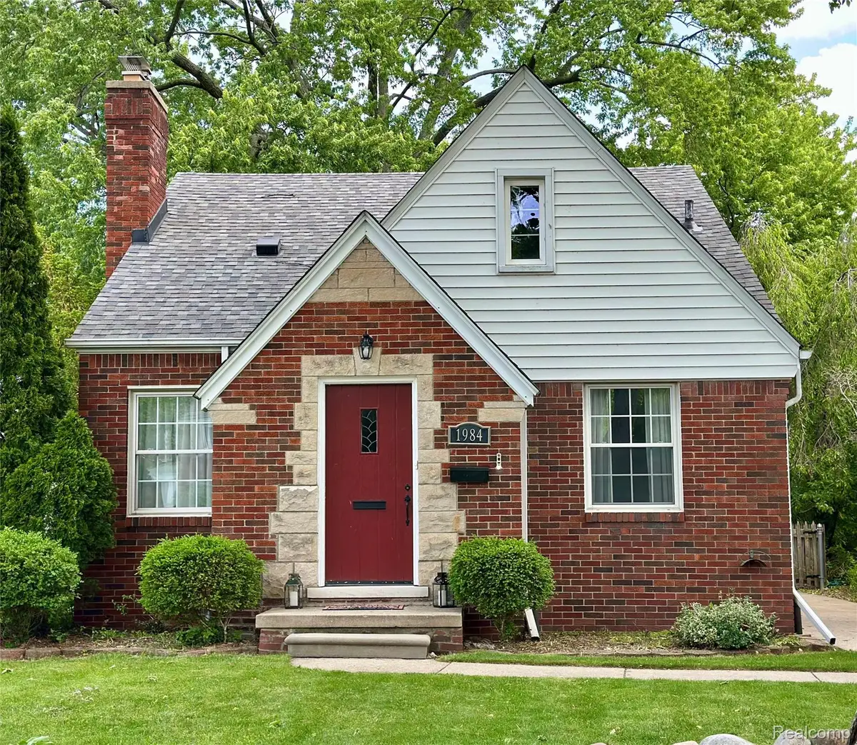 1984 Beaufait Drive, Grosse Pointe Woods, MI 48236 - #1