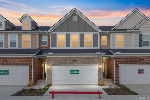 811 Balmoral Ln, Troy, MI 48085