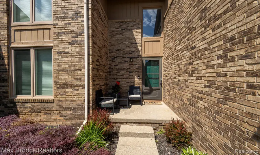 6606 Westbrooke Court, West Bloomfield, MI 48322 - #2