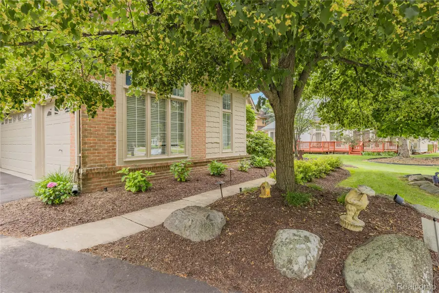 6567 Claremore Court, West Bloomfield, MI 48322 - #3