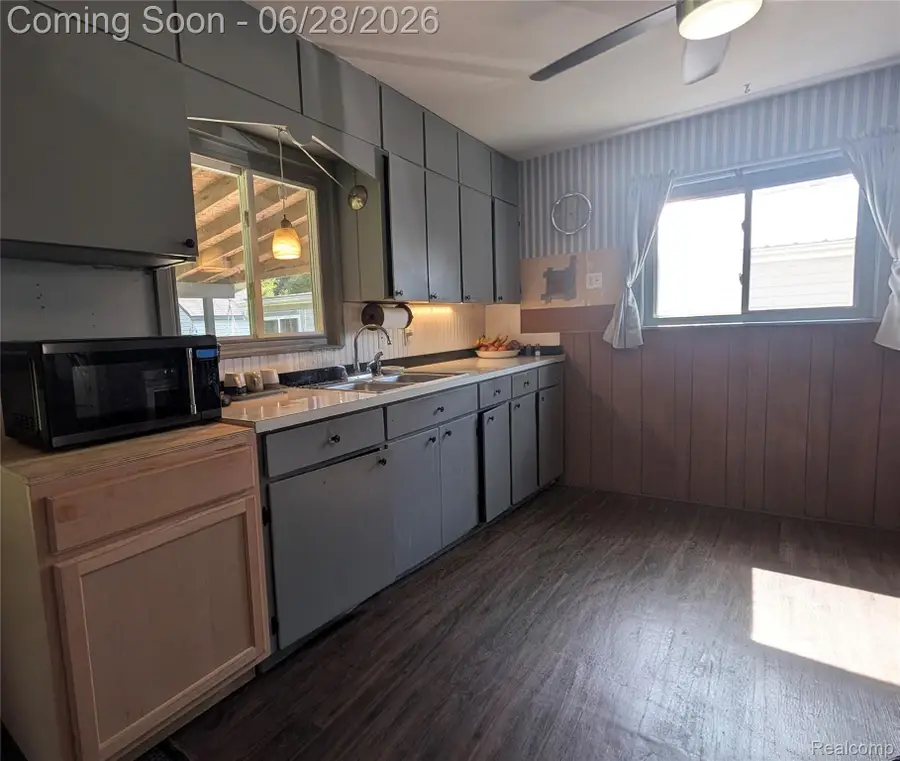 4456 E Coldwater Road, Flint, MI 48506 - #2