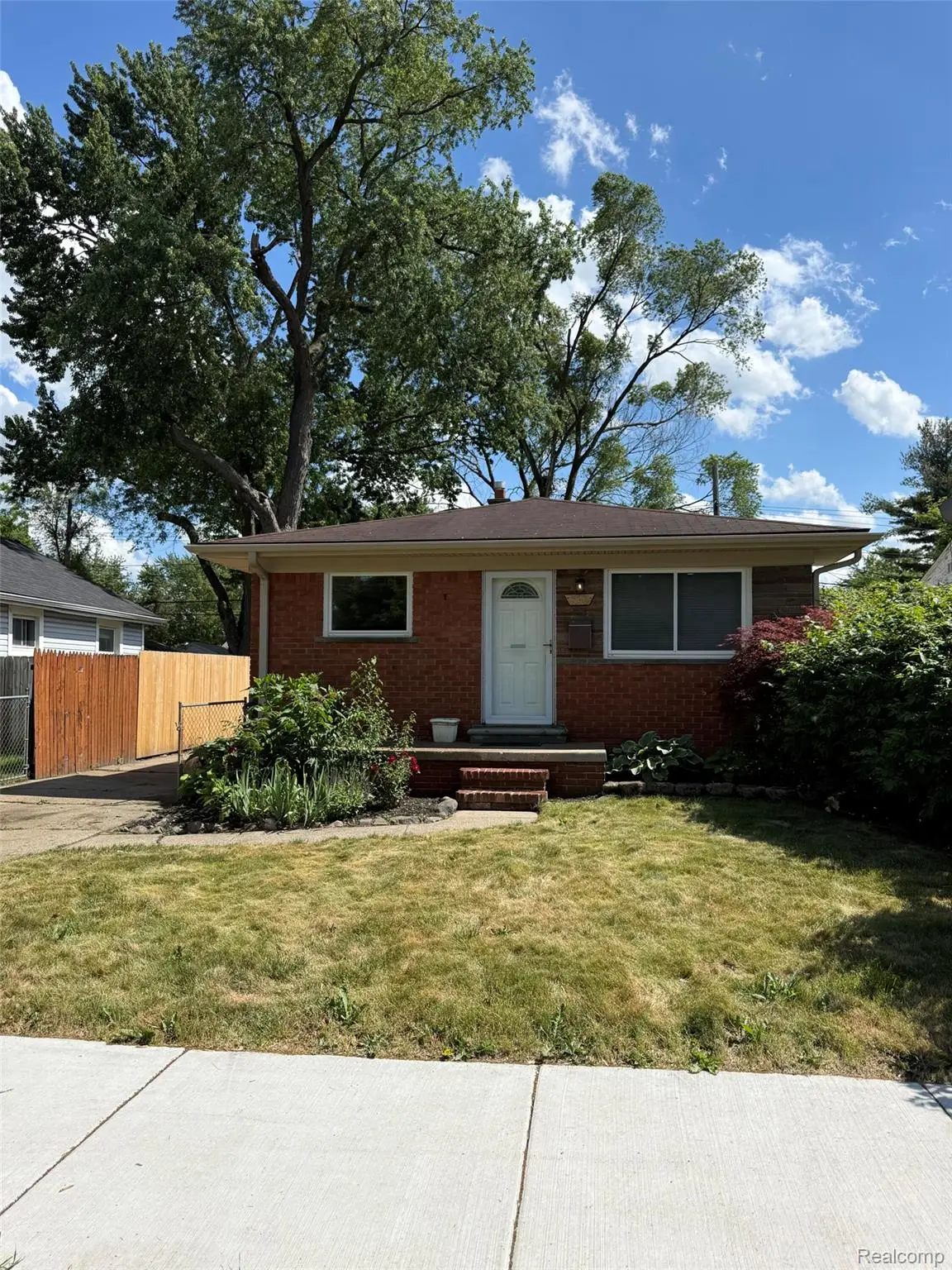 1512 E Jarvis Avenue, Hazel Park, MI 48030 - #1