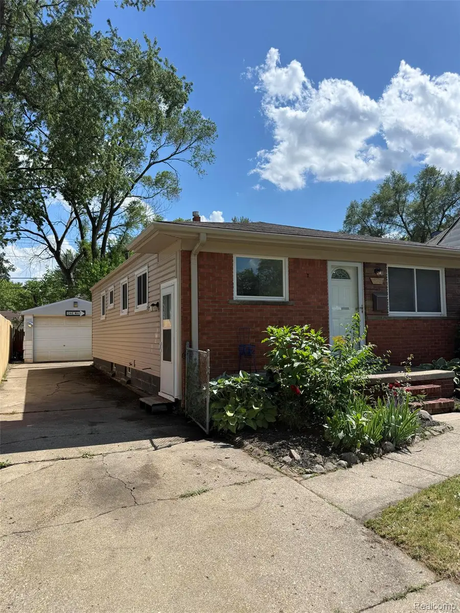 1512 E Jarvis Avenue, Hazel Park, MI 48030 - #2