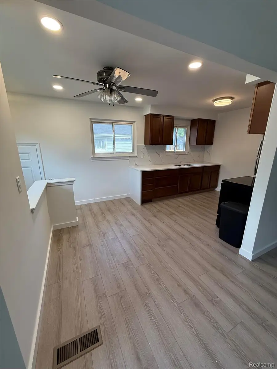 1512 E Jarvis Avenue, Hazel Park, MI 48030 - #3