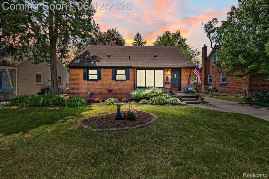 10467 W 11 Mile Road, Huntington Woods, MI 48070 - #2