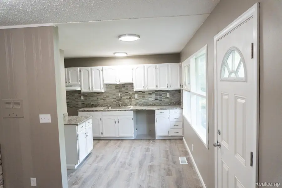 1917 Bayberry Lane, Flint, MI 48507 - #2