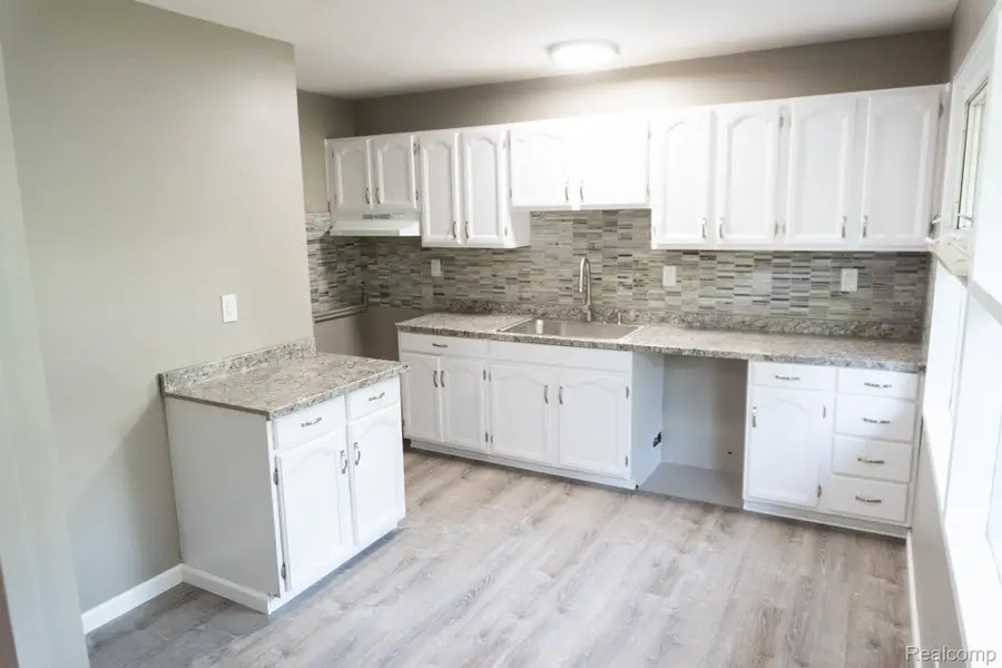 1917 Bayberry Lane, Flint, MI 48507 - #3