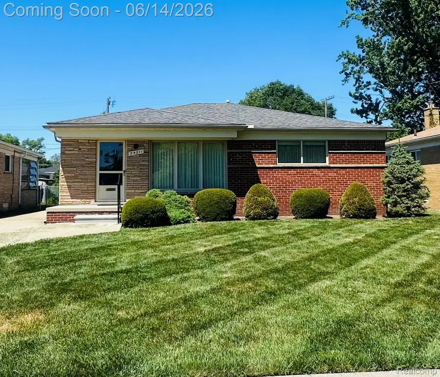24211 Manistee Street, Oak Park, MI 48237 - #2