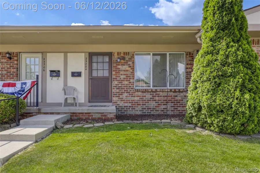 25204 Franklin Terrace, South Lyon, MI 48178 - #2