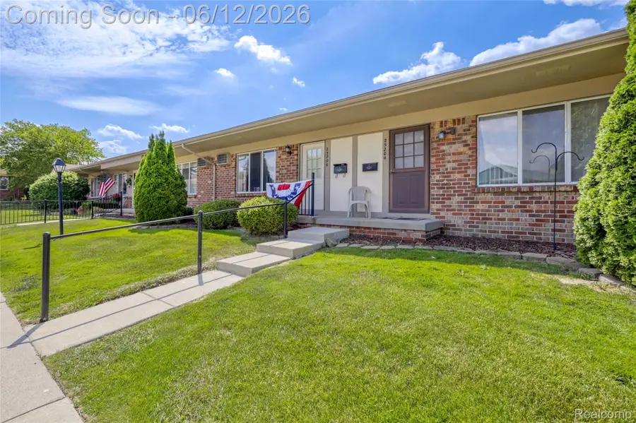 25204 Franklin Terrace, South Lyon, MI 48178 - #3