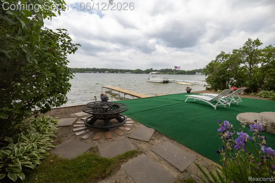 8691 Cooley Lake Road, Commerce Township, MI 48382 - #2