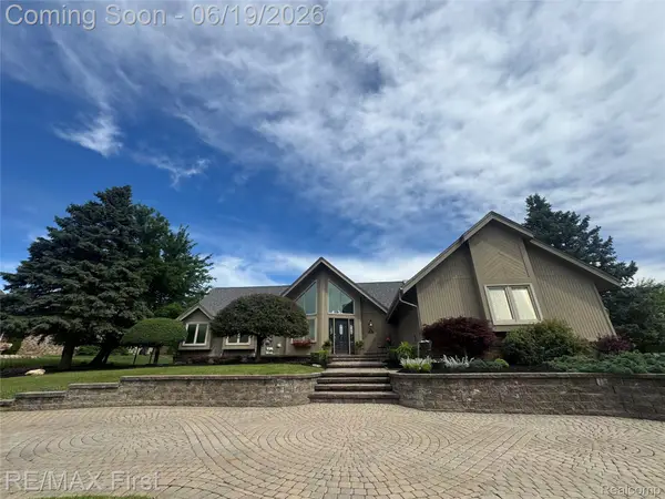 601 Brookwood Lane E, RochesterHills, MI 48309