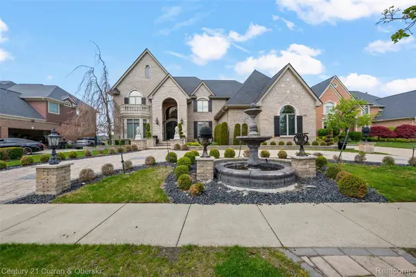 18091 Peninsula Way, Northville, MI 48168