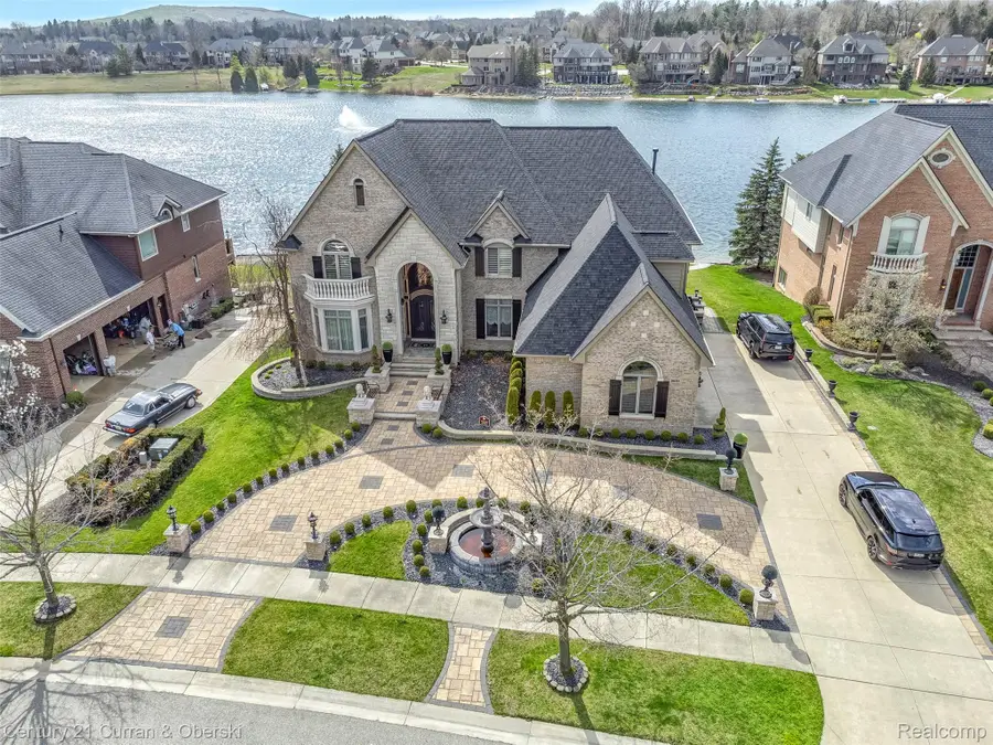 18091 Peninsula Way, Northville, MI 48168 - #2
