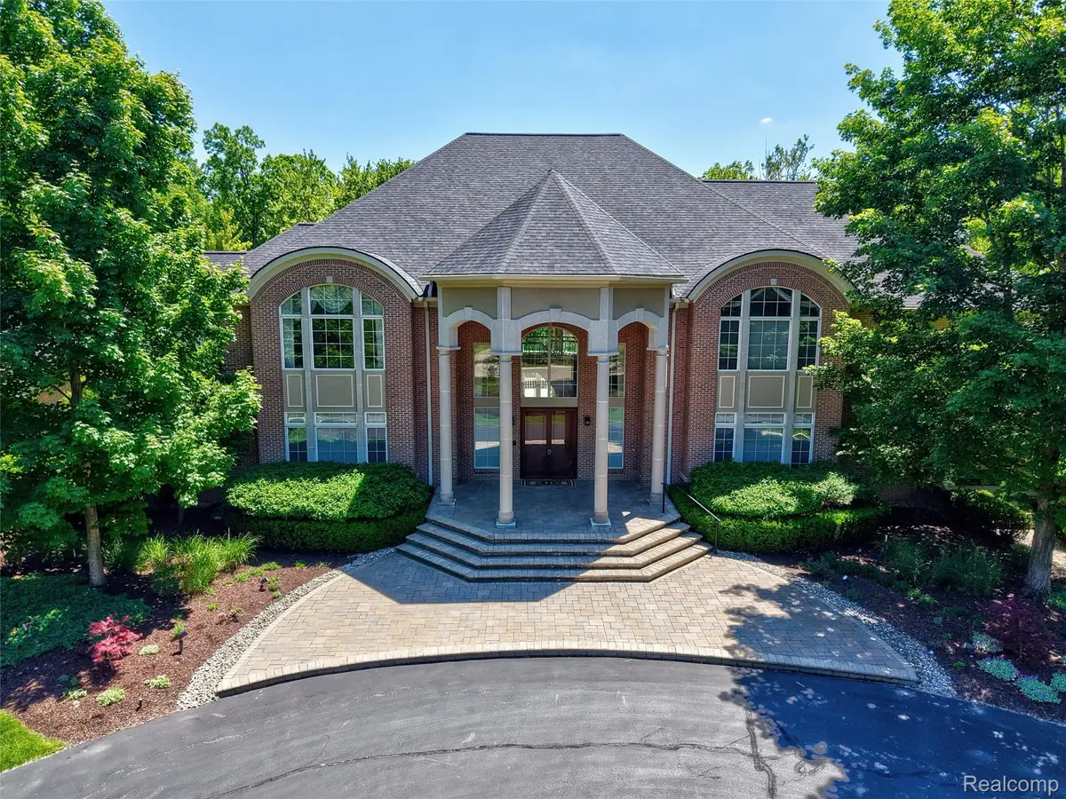 8479 Misty Meadows, Grand Blanc, MI 48439 - #1