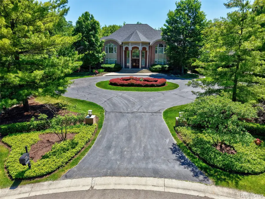 8479 Misty Meadows, Grand Blanc, MI 48439 - #3