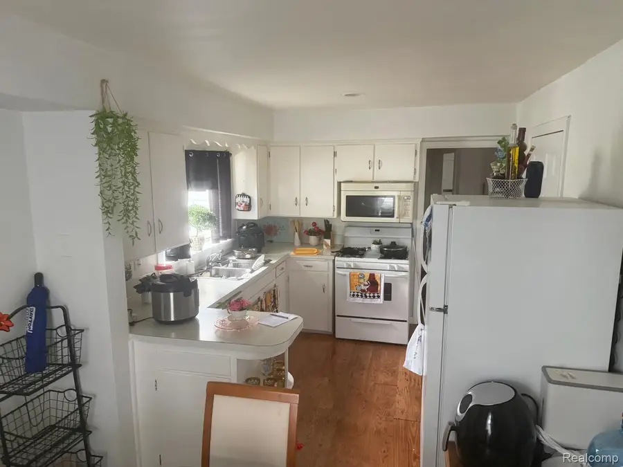 927 Alvord Avenue, Flint, MI 48507 - #2