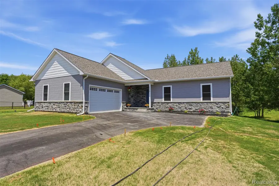 6320 Birch Meadows Lane, Fowlerville, MI 48836 - #2