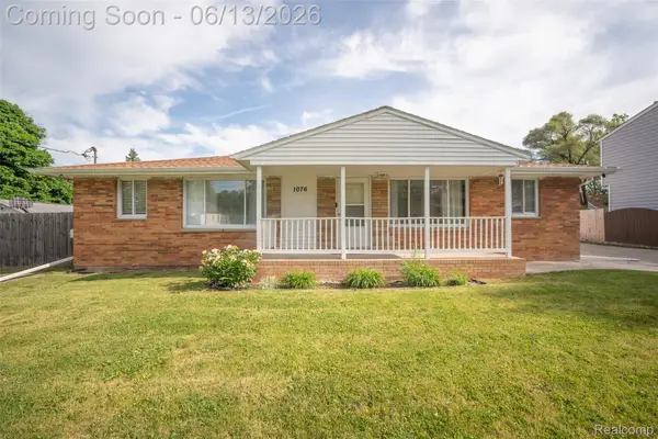 1076 W Kurtz Avenue, Flint, MI 48505